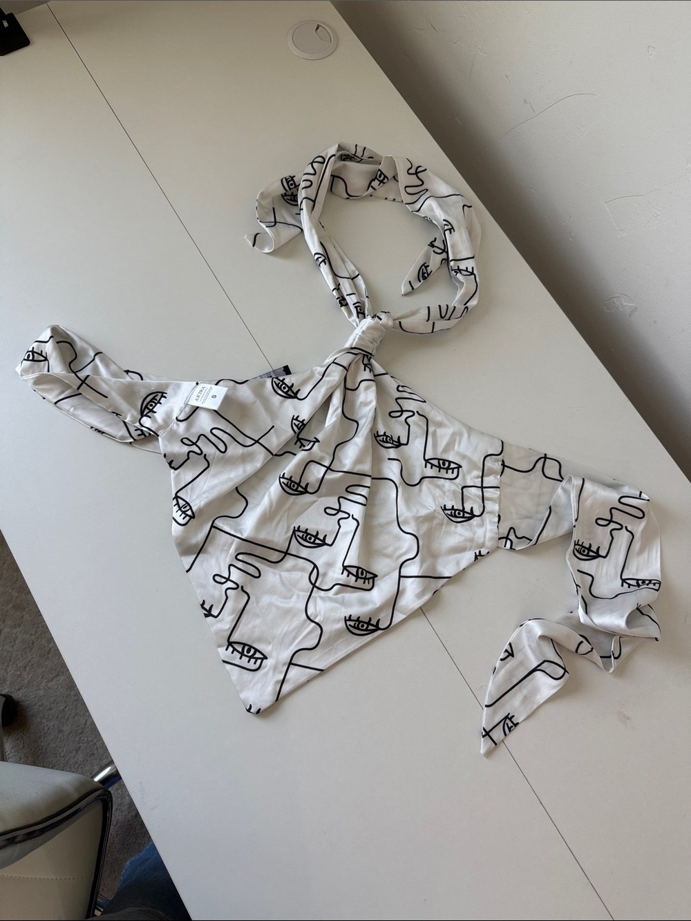 AKIRA White & Black Abstract Print Bandana Bib